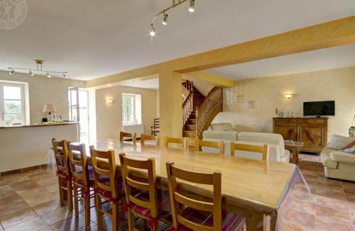 Chalain-le-Comtal House | Maison spacieuse avec piscine chauffée, 4 chambres à Chalain-le-Comtal - FR-1-496-48