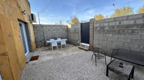 Sorgues House | Maison T2 avec terrasse et cours de 50m2