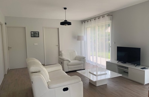 Saint-Romain-le-Noble House | Maison t3 70m2 et 50m2 de Terrasse Dans un Écrin de Verdure