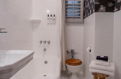 Wilshire Montana Hotel | Maison Twenty Seven
