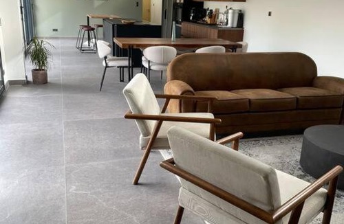 Brive-la-Gaillarde Villa | Maison type loft, spacieuse et atypique