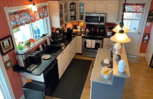Cap-a-l'Aigle House | Maison victoria Inn