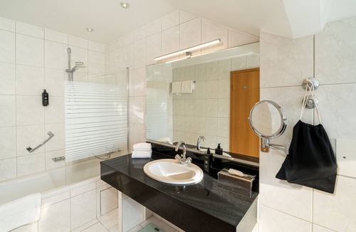 Bahnhofs- und Bismarckviertel Hotel | Maison Viktoria Augsburg