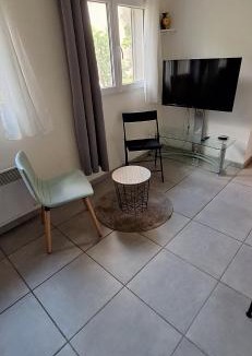 Chateauvert House | Maisonette bedogao