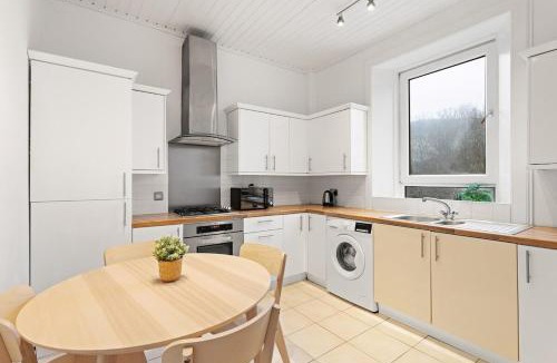 Galashiels Apartment | Maisonette Hideout with free street parking