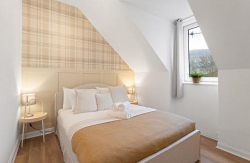 Galashiels Apartment | Maisonette Hideout with free street parking
