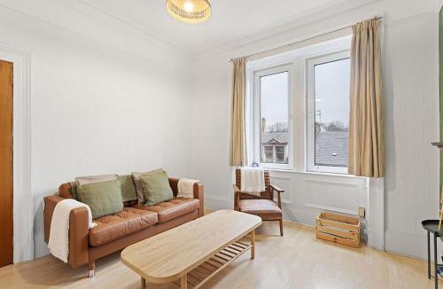 Galashiels Apartment | Maisonette Hideout with free street parking