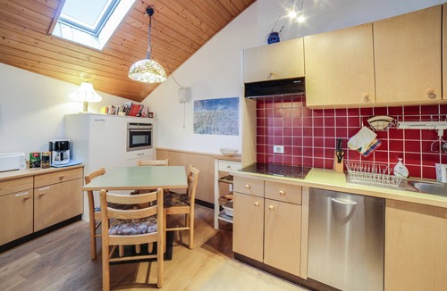 Avelengo Apartment | Maisonette "Meraner Blick" with Balcony & Wi-Fi; Parking Available