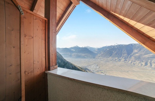 Avelengo Apartment | Maisonette "Meraner Blick" with Balcony & Wi-Fi; Parking Available