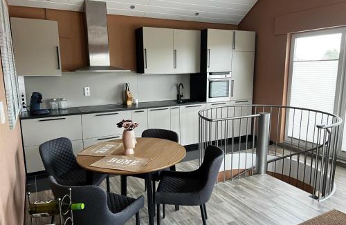 Mariaweiler-Hoven Apartment | Maisonette Wohnung mit Dachterrasse - keine Vermietung an Monteure No1