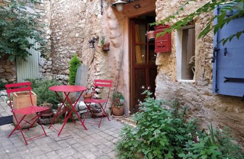 Sainte-Colombe Apartment | Maisonnette au pied du Mont Ventoux ste colombe