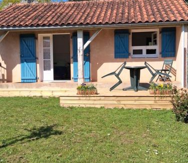 Orgedeuil House | Maisonnette "Les Volets Bleus"