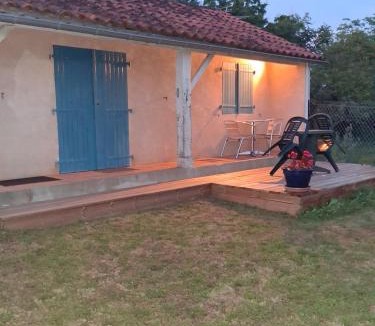Orgedeuil House | Maisonnette "Les Volets Bleus"