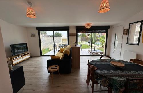 Crecy-la-Chapelle House | Maisonnette Migahome