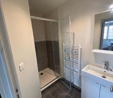 Clermont-Ferrand Apartment | Maisonnette Montferrandaise proche Tram - 6 couchages - tram - wifi