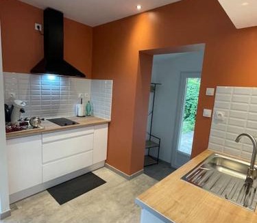 Bourg-en-Bresse House | Maisonnette secteur Monastère De Brou proche Centre