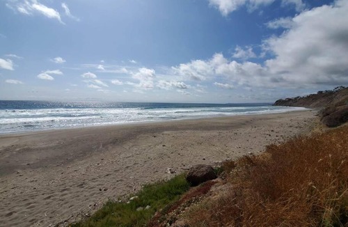 La Fonda House | Majestic Beachfront Hideaway