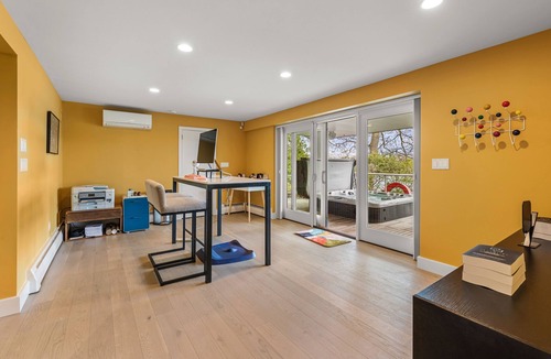 Arlington House | Majestic lakefront 3-bedroom with pool, hot tub, water sports and birdwatching