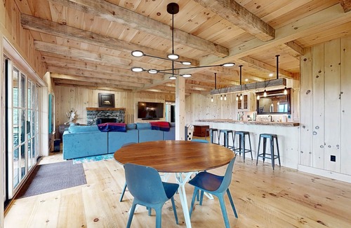Chester House | Majestic mountain escape, 4BR, stunning views, hot tub, fireplace, BBQ, w&d