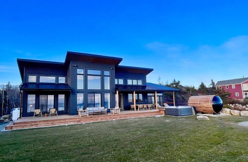Hunts Point Ski Chalet | Majestic Oceanfront Chalet - Hot tub and Sauna- Private