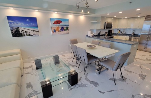 Mid Beach Apartment | Majestic Oceanfront 3 Bedroom Views Every Room Large Corner Apartment - 901