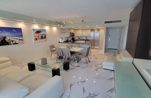 Mid Beach Apartment | Majestic Oceanfront 3 Bedroom Views Every Room Large Corner Apartment - 901