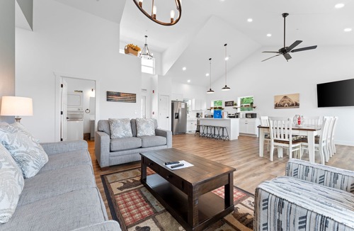 Table Rock House | Majestic On Tablerock 5 Bedroom Home by RedAwning