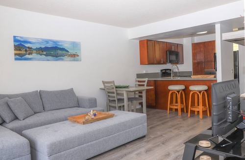 Makaha Condo | Makaha Valley Towers-16th Floor-Amazing View