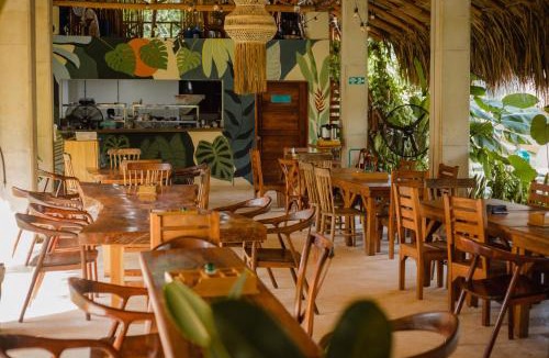 Turbo Hotel | MAKAI BEACH HOSTEL