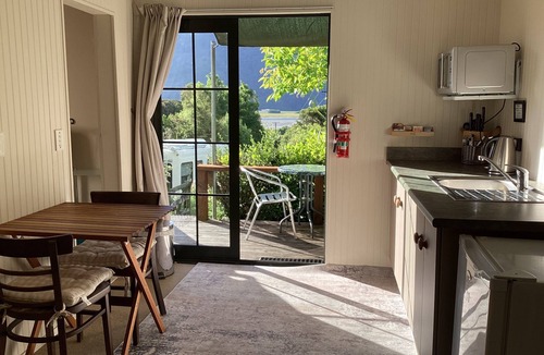 Makarora Apartment | Makarora Mountainview Studio, a tranquil retreat with magnificent mountain views