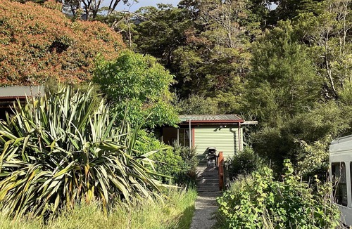 Makarora Apartment | Makarora Mountainview Studio, a tranquil retreat with magnificent mountain views