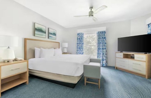 West Kissimmee Hotel | Make Every Moment of Your Trip Feel Special Here! 2 Units, Outdoor Pool!