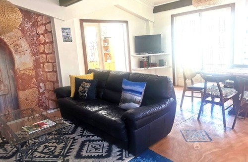 Waimarama Apartment | Make memories in this artists quarters. Blue mosaic place - start to explore HB.