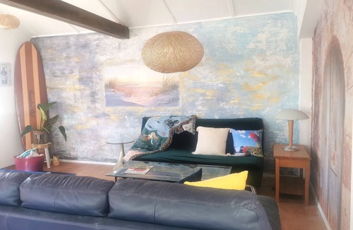 Waimarama Apartment | Make memories in this artists quarters. Blue mosaic place - start to explore HB.