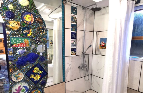 Waimarama Apartment | Make memories in this artists quarters. Blue mosaic place - start to explore HB.