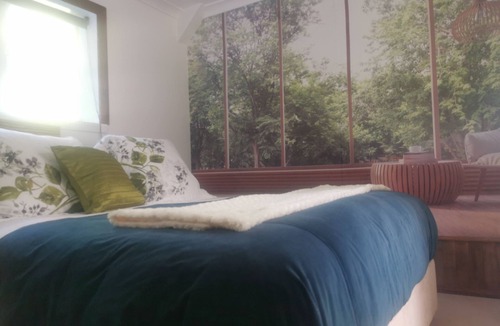 Waimarama Apartment | Make memories in this artists quarters. Blue mosaic place - start to explore HB.