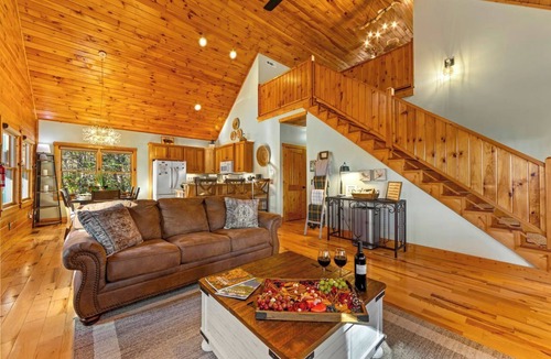 Sautee Nacoochee Cabin | Make Memories with Hot Tub & Outdoor Movies