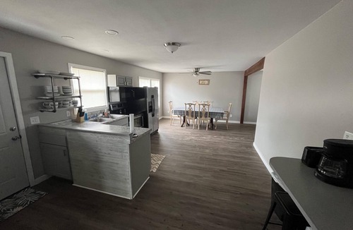 Gypsum Cabin | Make time for Lake Time! Close to FERRIES, BEACHES, & CEDAR POINT! Entire House