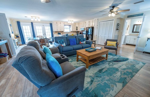 Magnolia Bluffs House | Make Waves for LESS 20% OFF! Ground Level, Bayside Retreat w/bay access!