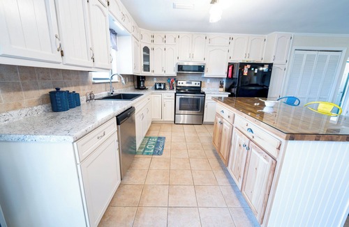 Magnolia Bluffs House | Make Waves for LESS 20% OFF! Ground Level, Bayside Retreat w/bay access!