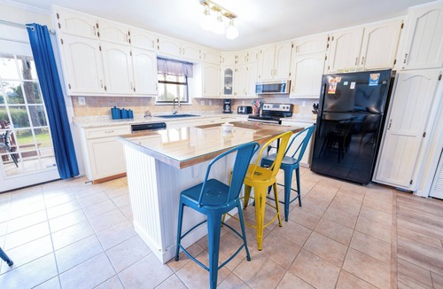 Magnolia Bluffs House | Make Waves for LESS 20% OFF! Ground Level, Bayside Retreat w/bay access!