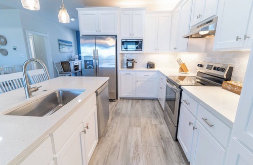 East End House | Make Waves for LESS 20% OFF! GOLF CART, Pool Heat/Chill Option, 4BR/4BA