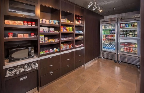 Columbia Hotel | Make Your Trip More Enjoyable! Close to Hyper Kidz, Pet-Friendly, w/Pool!