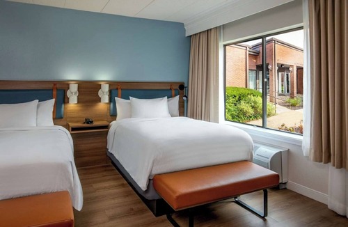 Foxboro Hotel | Make Your Trip More Enjoyable! Close to Wrentham Village Premium Outlets