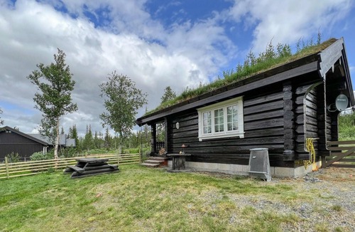 Nord-Torpa House | Make yourself comfortable in this open-plan log cabin with a wonderful view of the countryside.