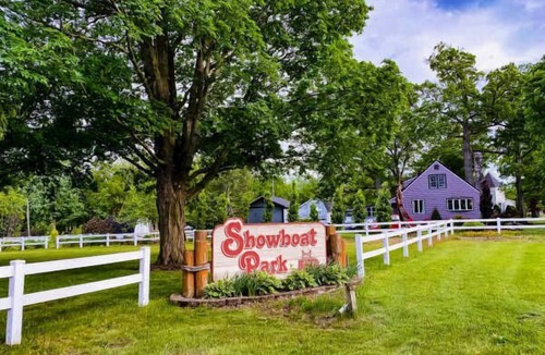 Chesaning House | Making The Best Memories Along The Way! Free Parking, Pets Are Welcome!