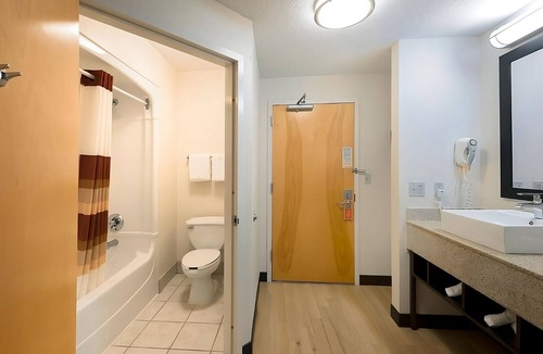 East Garden City House | Making the Best Memories Along the Way! 2 Great Units, Minutes to NYCB Theatre!