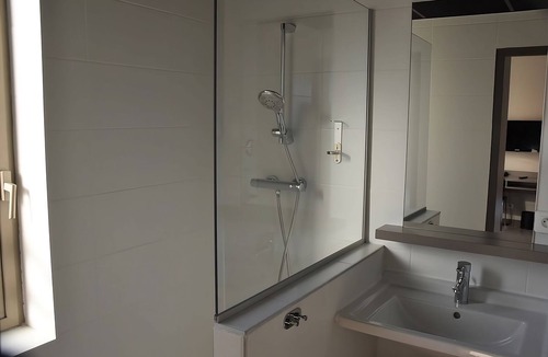 9th Arrondissement Hotel | Making The Best Memories Along The Way! 2 Relaxing Units, Pets Are Welcome!