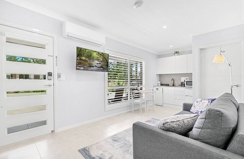 Louth Park Apartment | Mala Retreat, Shiraz Suite 5* Clean & Comfortable