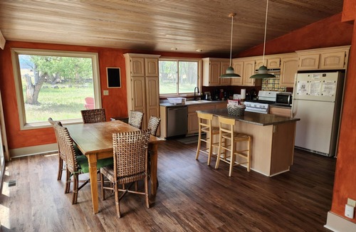 Red Wing House | Malachite Retreat